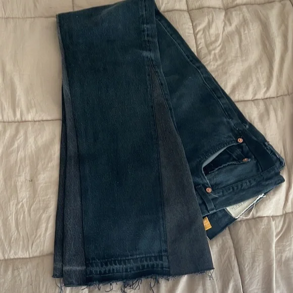 100% Brand New Mens Gallery Dept. jeans, Never worn.
